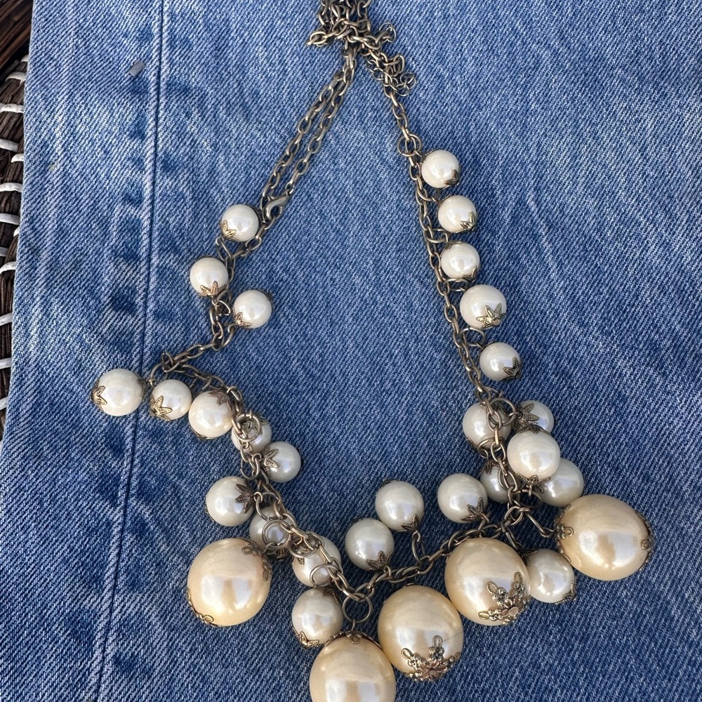 Elegant Pearl Necklace with Gold Accents